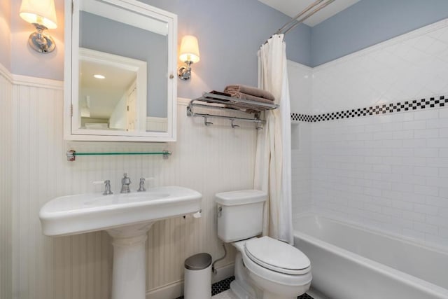 full bathroom featuring shower / bath combo, sink, and toilet