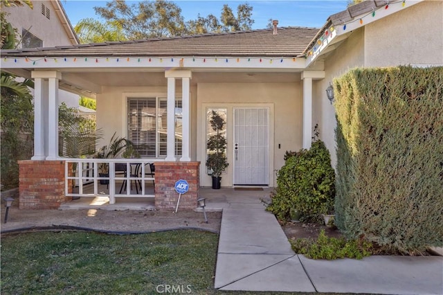 entrance to property featuring a porch