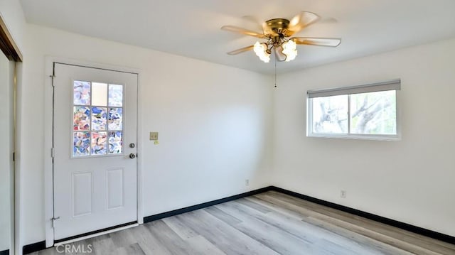 entryway featuring light wood-style flooring, a ceiling fan, and baseboards