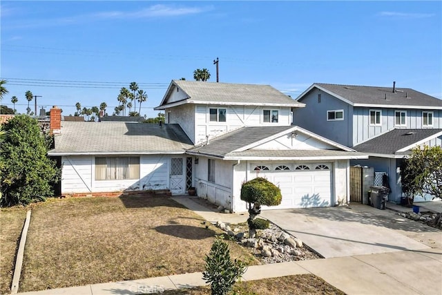 view of front property featuring a garage