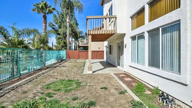 view of yard with a patio