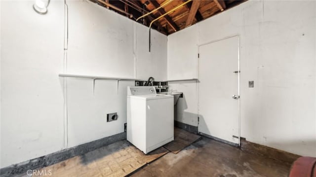 washroom with washer / clothes dryer