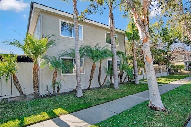 view of front of property with a front yard