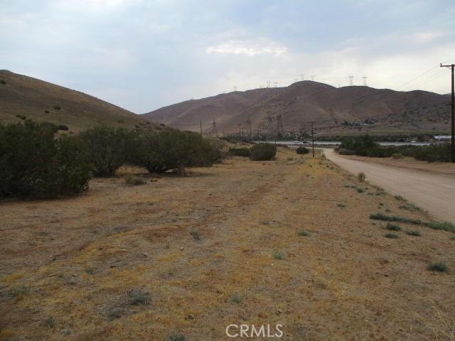 Listing photo 3 for 900 Berncastle Rd, Acton CA 93510