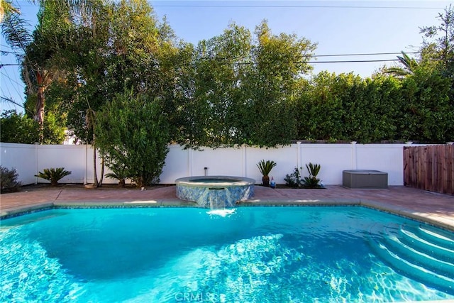 view of pool featuring an in ground hot tub and pool water feature