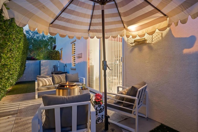 view of patio featuring outdoor lounge area