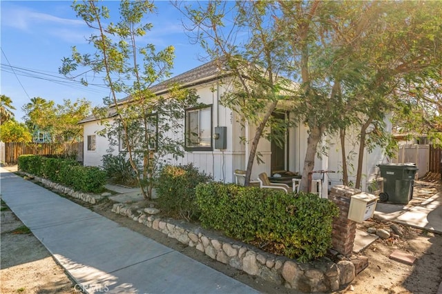 view of front of house featuring fence