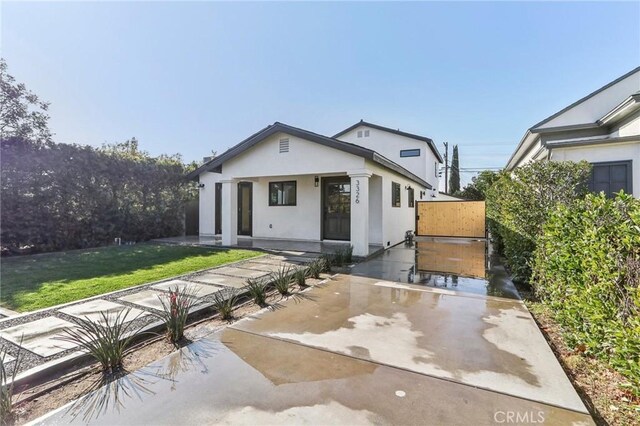 view of front of property with a front lawn