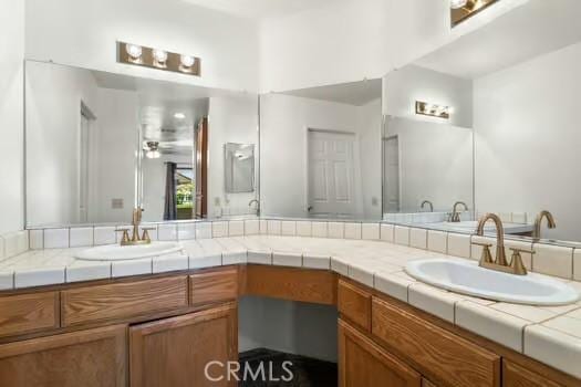 11636 Kerrie Way, Apple Valley, CA 92308 - full bath featuring double vanity