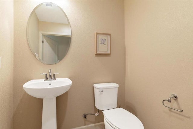 bathroom featuring toilet and sink