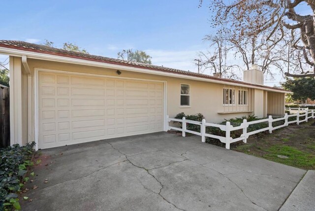 view of front facade featuring a garage