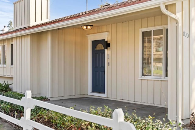 property entrance featuring a patio area