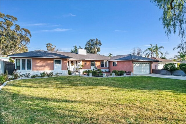 ranch-style home featuring a front lawn and a garage