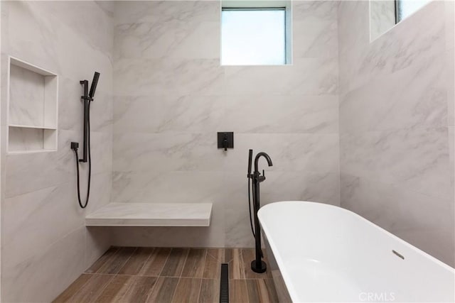 bathroom featuring a bathtub