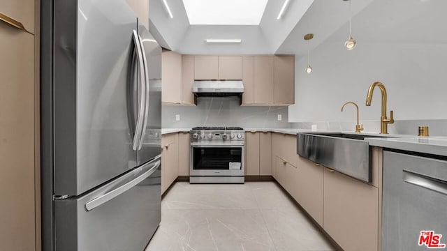 kitchen featuring appliances with stainless steel finishes, decorative light fixtures, tasteful backsplash, cream cabinets, and range hood