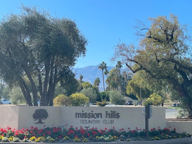 community sign featuring a mountain view