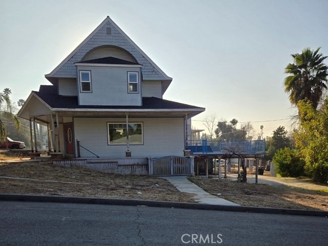 view of front of property