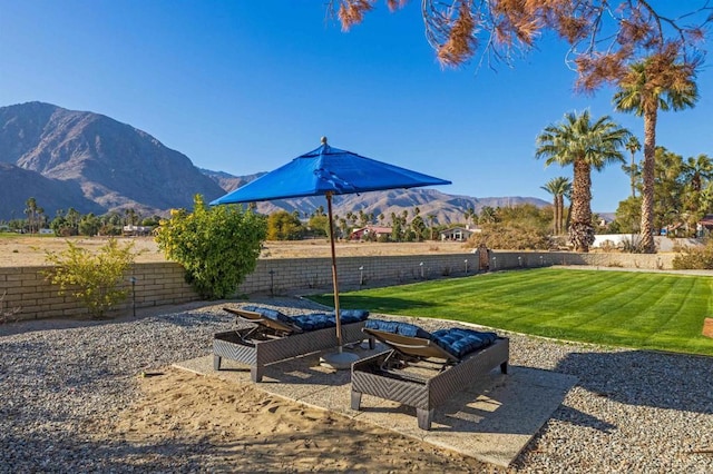 view of yard with a mountain view