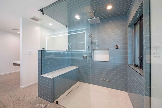 bathroom featuring a tile shower