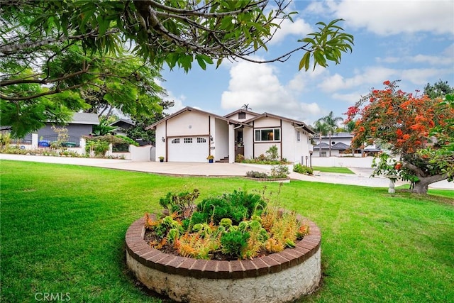 view of front of home featuring a front yard and a garage