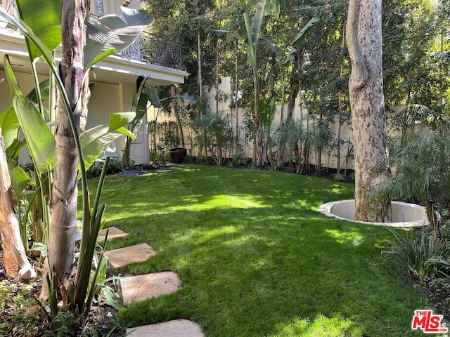 view of yard featuring a balcony