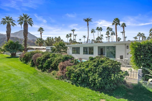 exterior space with a mountain view and a front yard