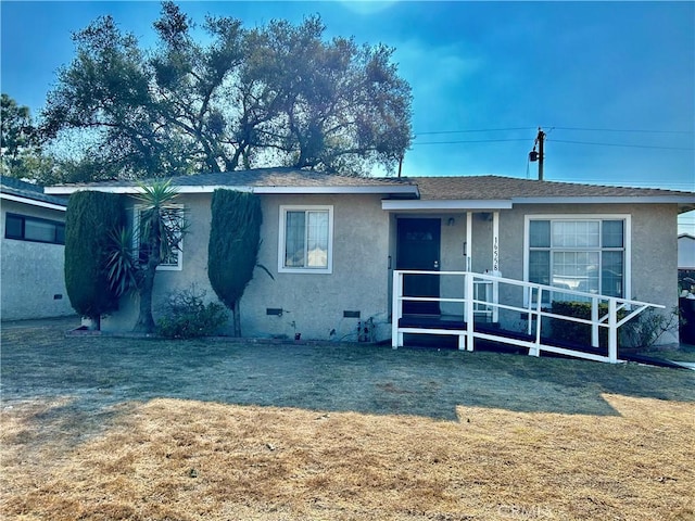 view of front of home with a front lawn