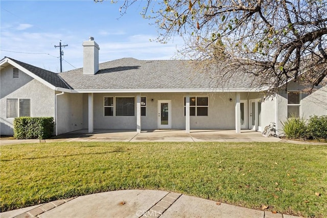 view of front of house featuring a front lawn