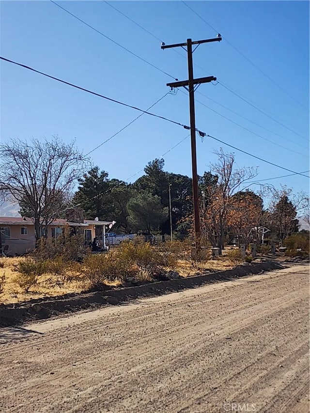 Listing photo 2 for 507 Pawnee St, Lucerne Valley CA 92356