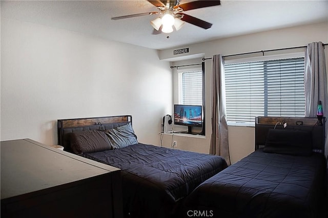 bedroom with ceiling fan