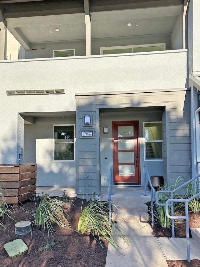 entrance to property featuring a balcony