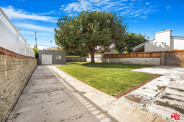 view of yard with a patio