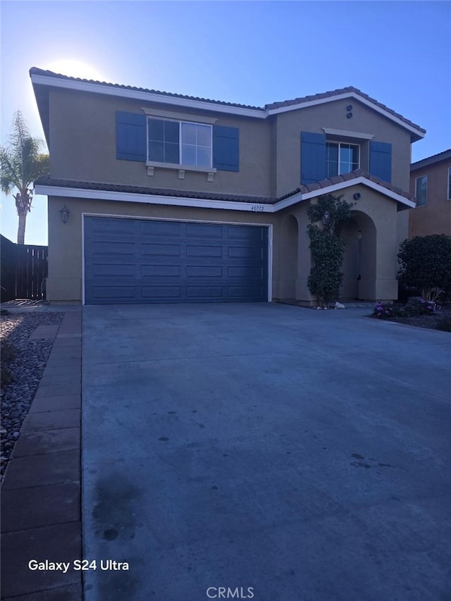 view of front property featuring a garage