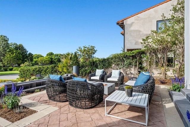 view of patio featuring an outdoor living space with a fire pit