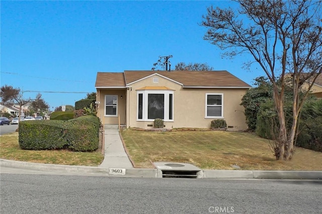 view of front of house with a front lawn