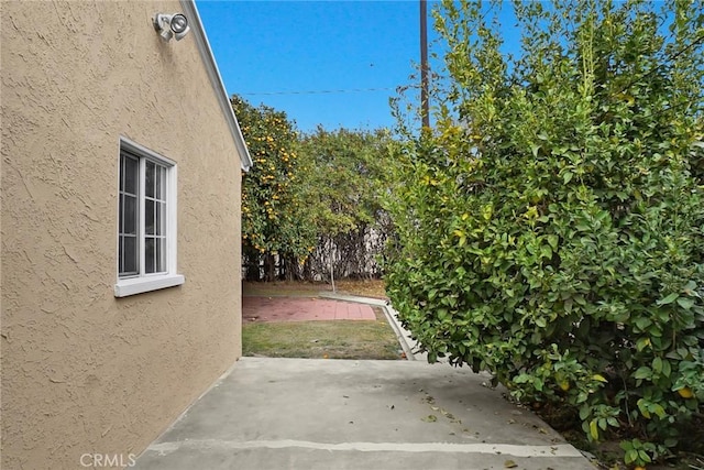 view of yard with a patio area