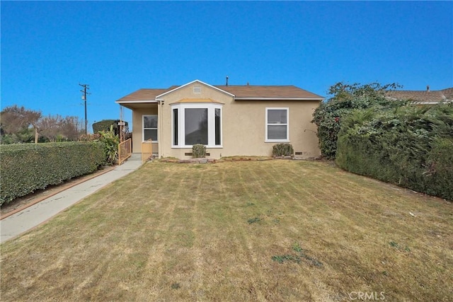 view of front of home featuring a front lawn