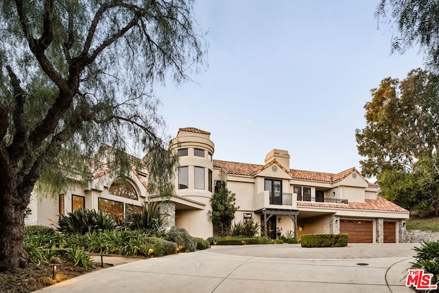 view of front of house featuring a balcony and a garage