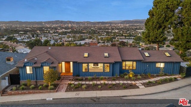 view of front of home featuring a mountain view