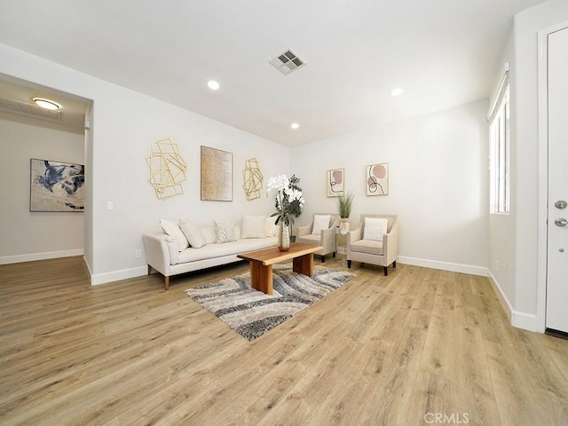 living area featuring recessed lighting, visible vents, light wood-style flooring, and baseboards