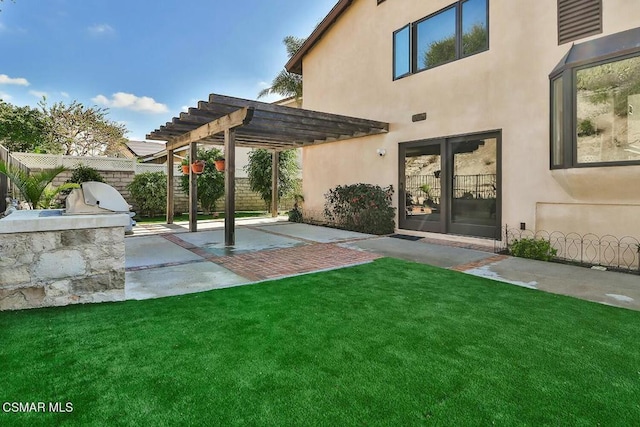 view of yard featuring a pergola, a patio area, and area for grilling