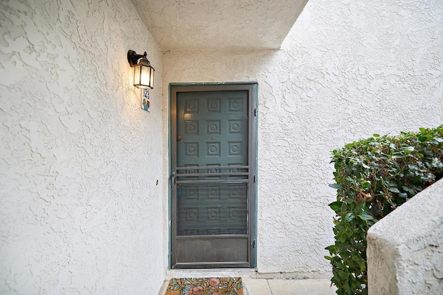 entrance to property with stucco siding