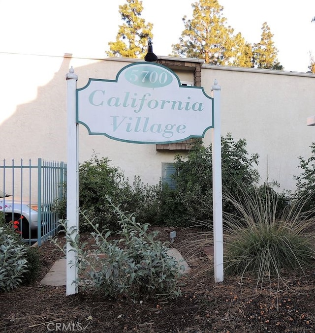 view of community / neighborhood sign