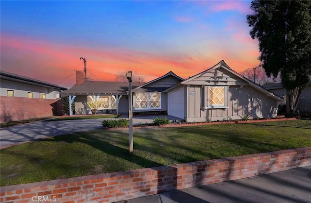 view of front of property with a lawn