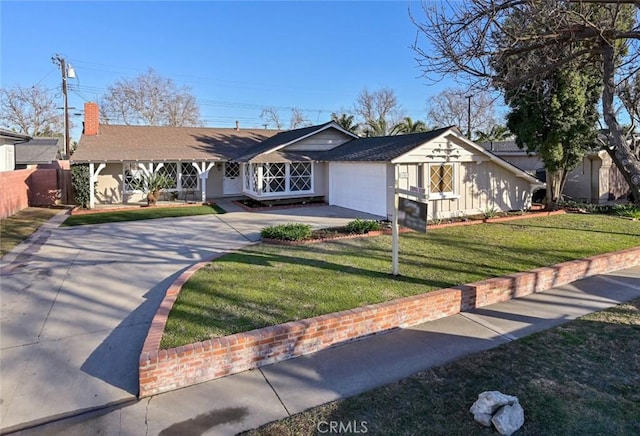 single story home featuring a front lawn