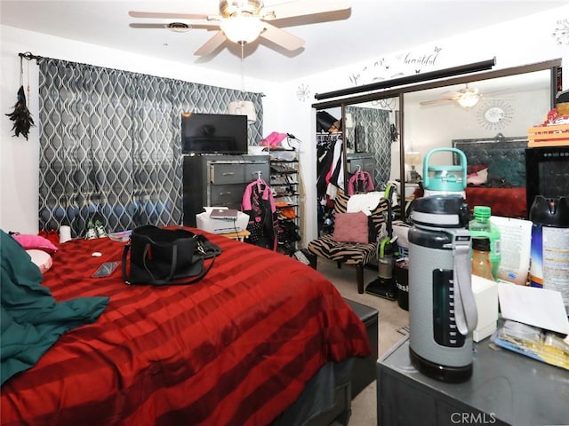 bedroom with ceiling fan