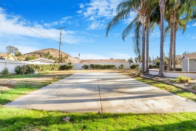 view of yard with a patio area