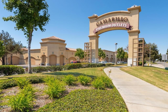 surrounding community with a lawn