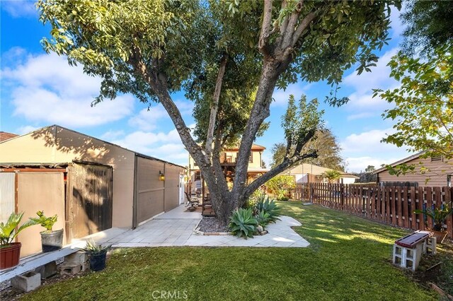 view of yard with a patio area