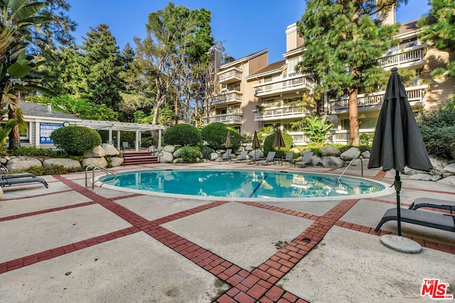 view of swimming pool featuring a patio